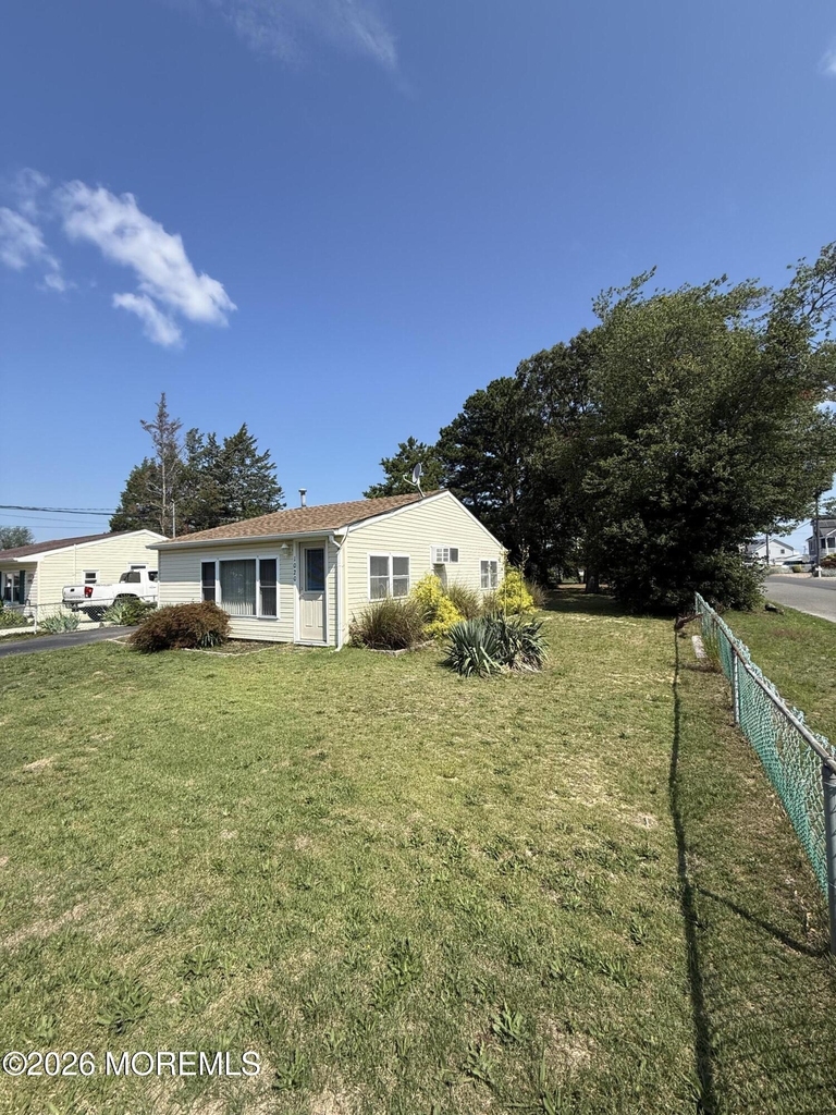 1020 Inland Road - Photo 2