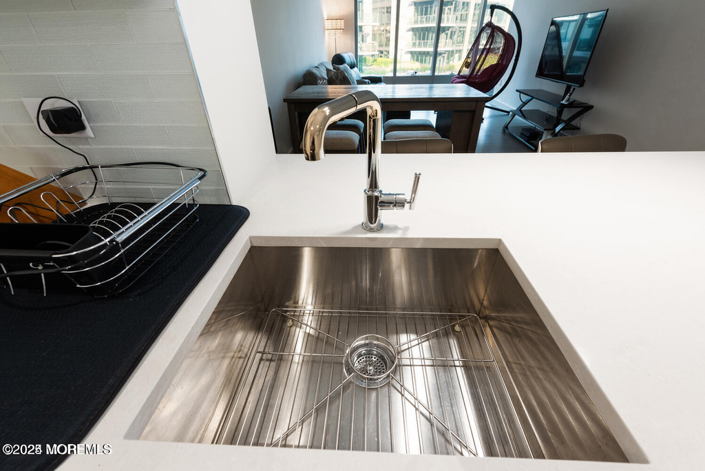 15 Morris Avenue - Photo 6
