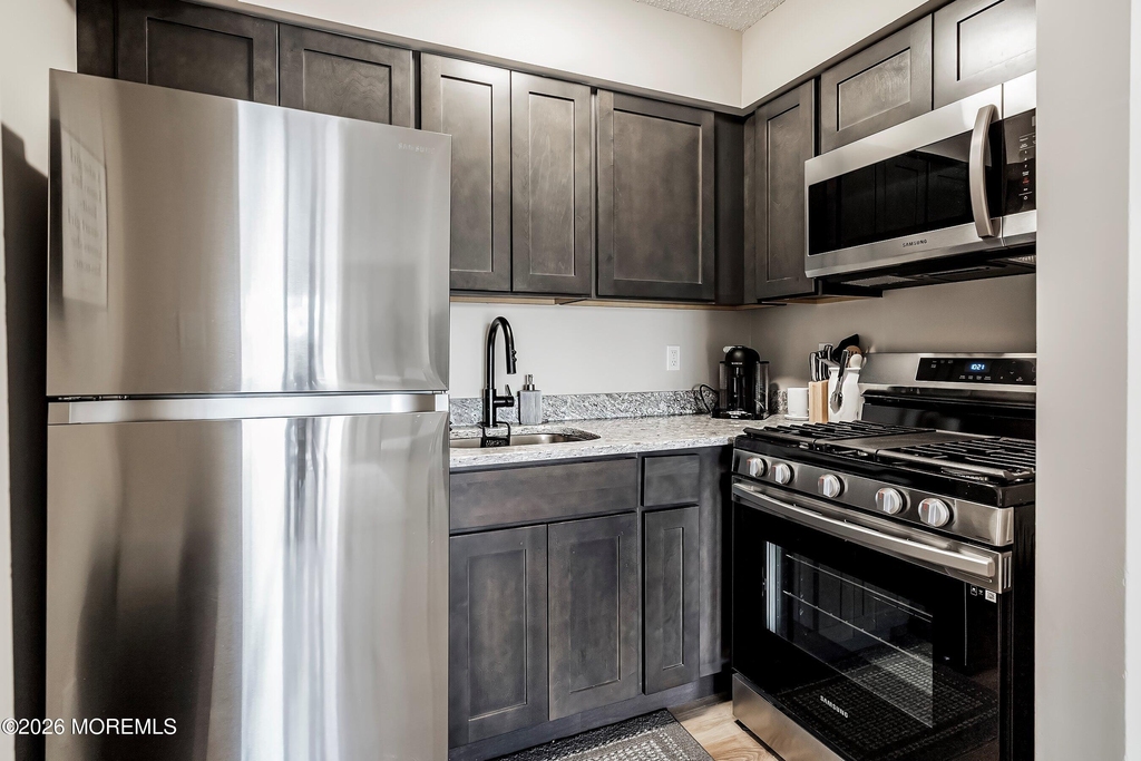 84 Diane Drive - Photo 3