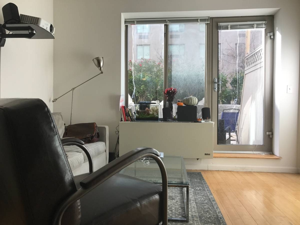 1st Avenue - Photo 2