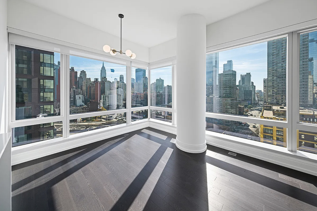10th Avenue - Photo 6