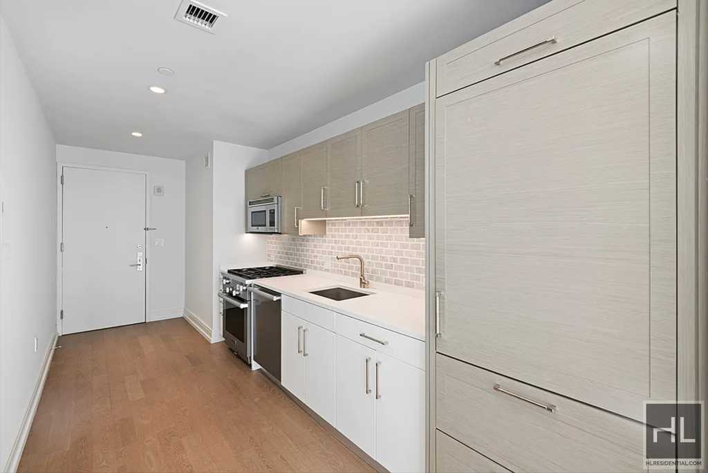10th Avenue - Photo 0