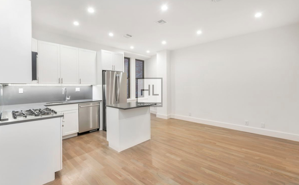 Madison Avenue - Photo 1