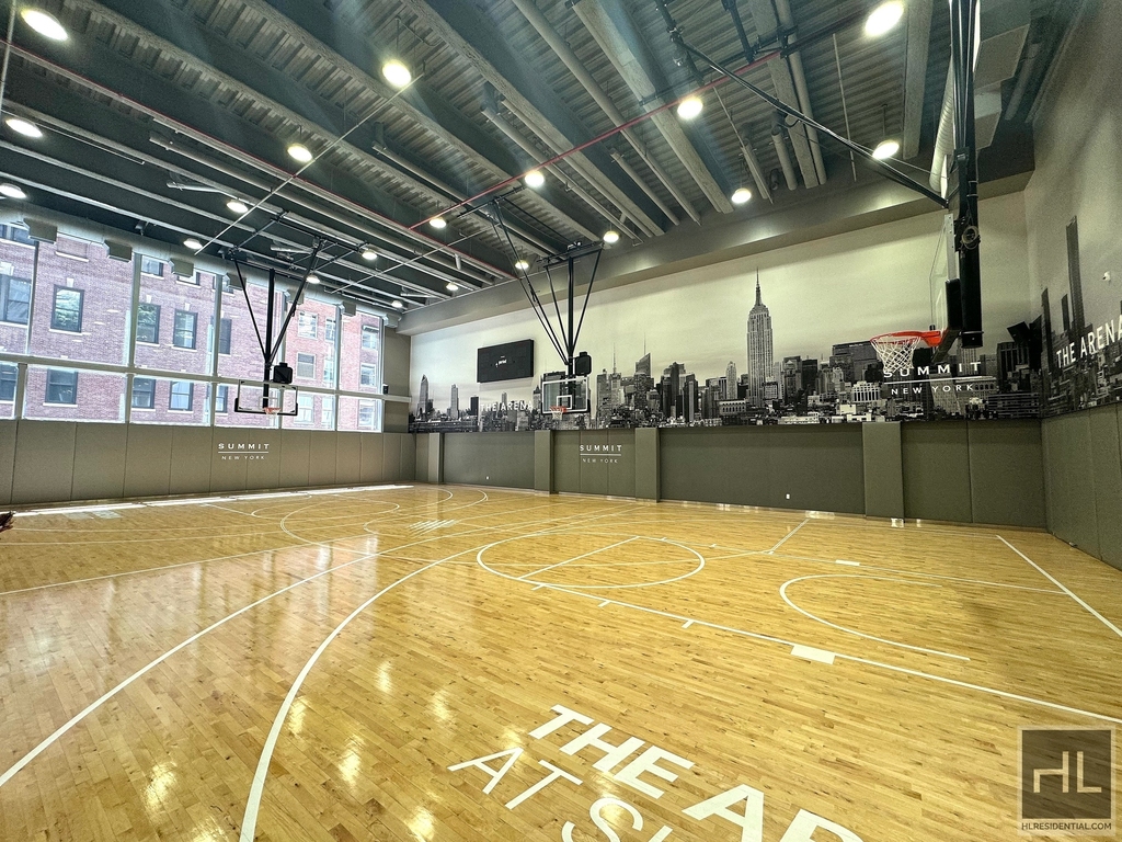 East 44th Street - Photo 7