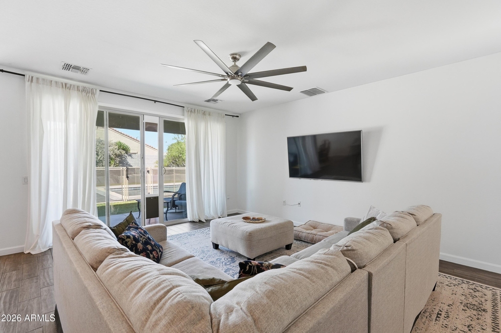 30558 W Clarendon Avenue - Photo 8