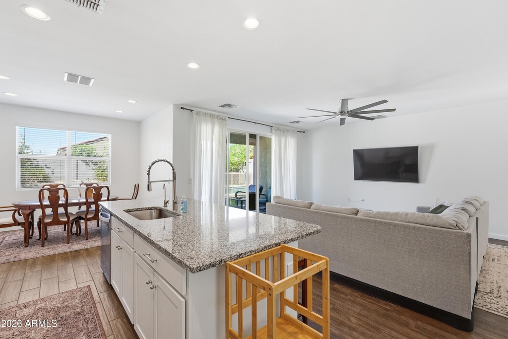 30558 W Clarendon Avenue - Photo 9