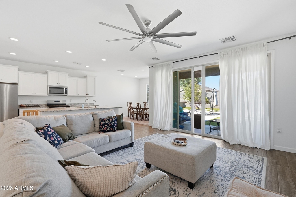 30558 W Clarendon Avenue - Photo 4