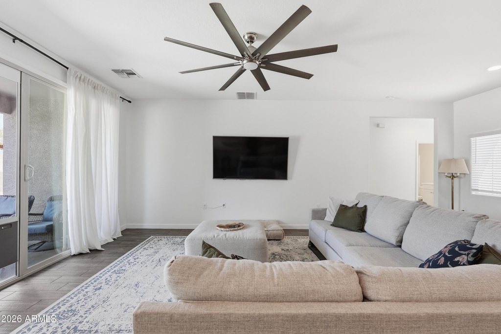 30558 W Clarendon Avenue - Photo 7