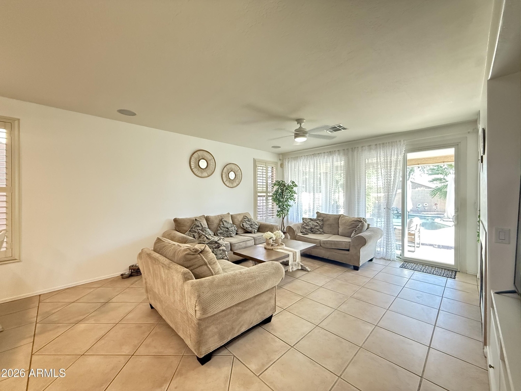 757 W Aloe Place - Photo 3