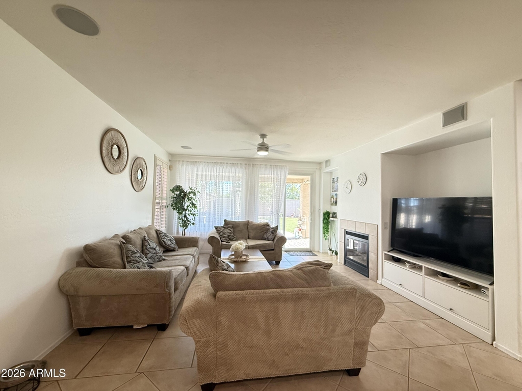 757 W Aloe Place - Photo 2