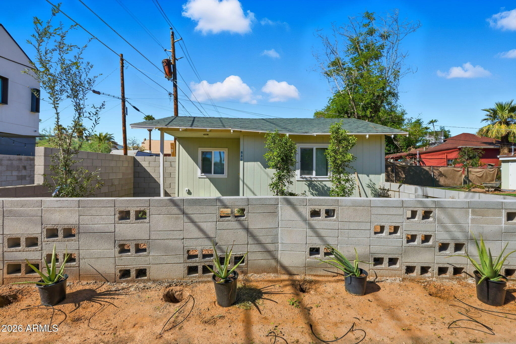 830 N 10th Avenue - Photo 2
