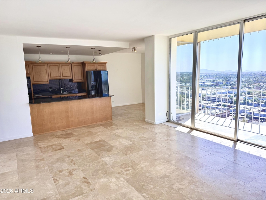 207 W Clarendon Avenue - Photo 3
