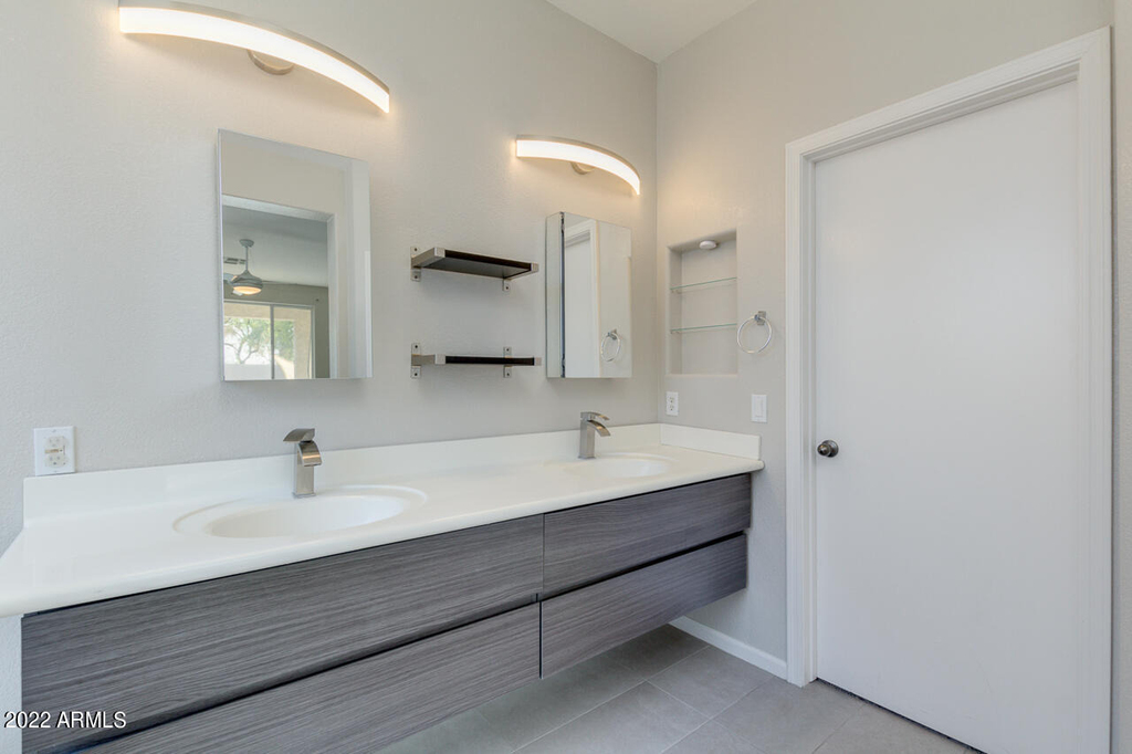 155 E Liberty Lane - Photo 14