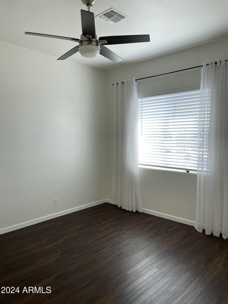 1941 W Lawrence Road - Photo 3