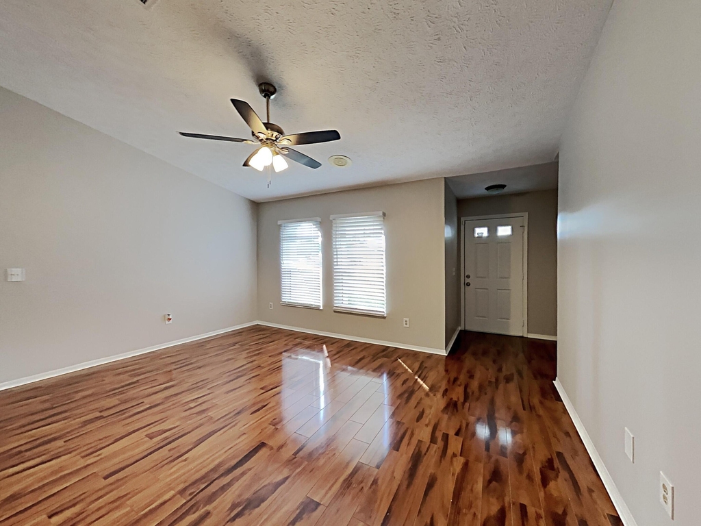 4215 Sw Jarmer Road - Photo 1