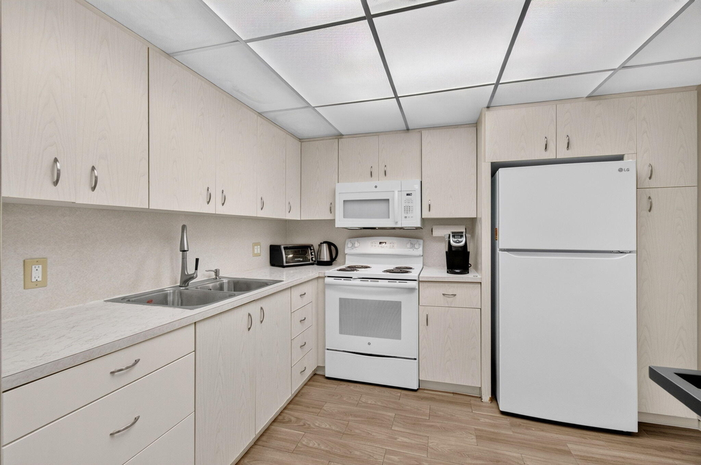 3030 Wolverton B - Photo 10