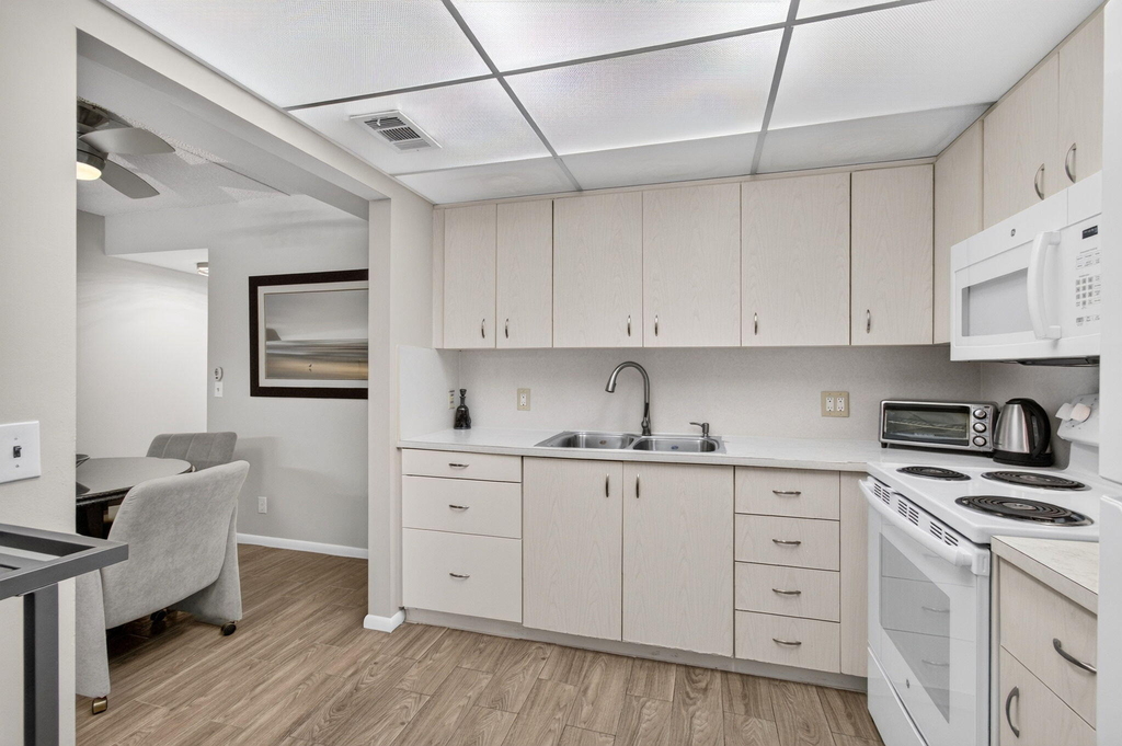 3030 Wolverton B - Photo 12
