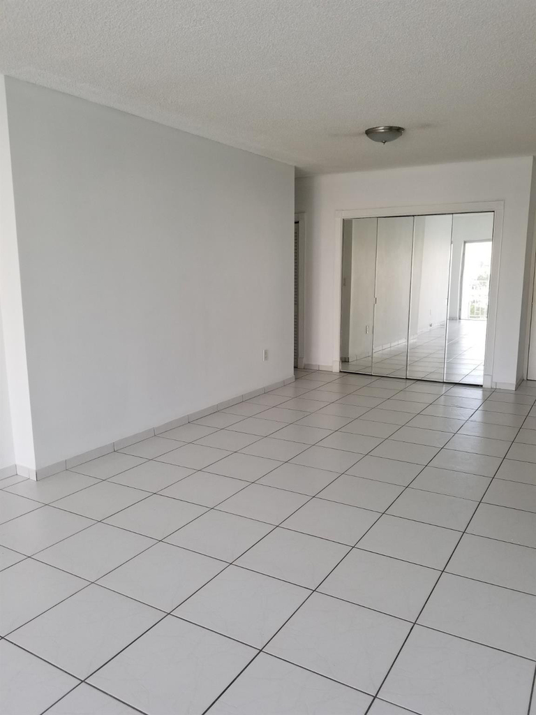 500 Bayview Drive - Photo 2