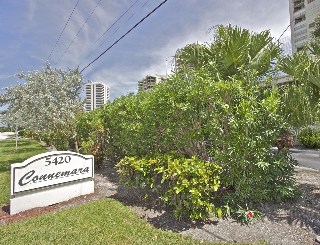 5420 N Ocean Avenue - Photo 1