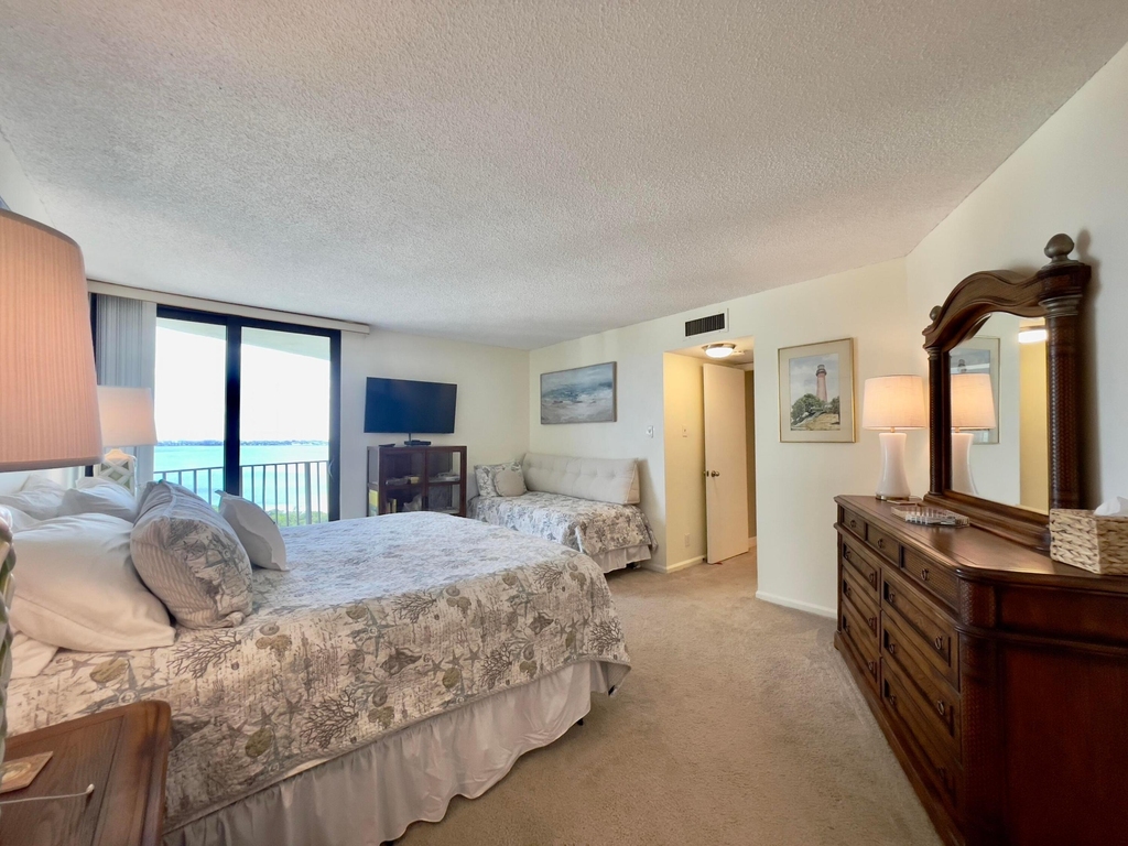 5420 N Ocean Avenue - Photo 39