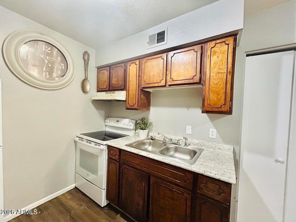 240 S Doran -- - Photo 4