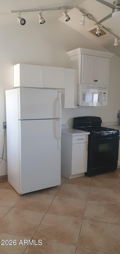 1613 W Mountain View Road - Photo 4