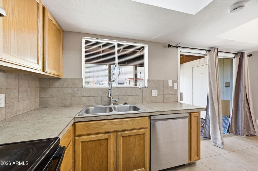 10411 N 11th Avenue - Photo 8