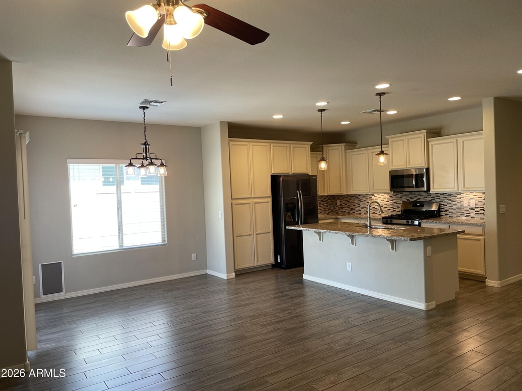 16500 N 181st Avenue - Photo 7