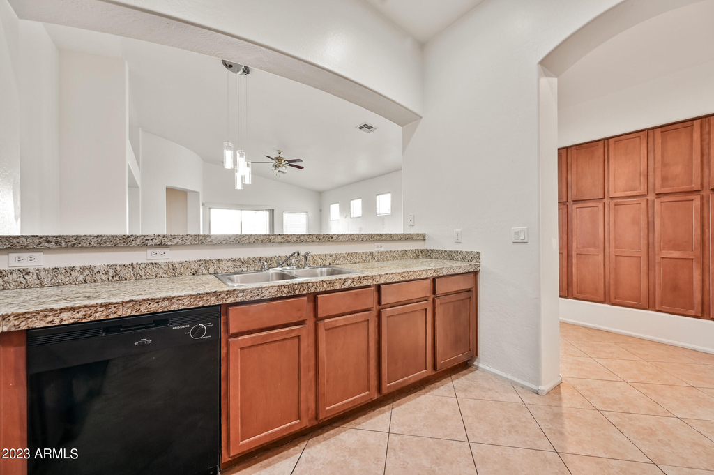 7136 W Forest Grove Avenue - Photo 4