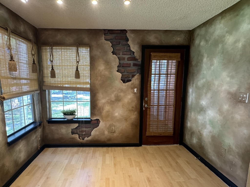 1011 Crystal Way - Photo 6