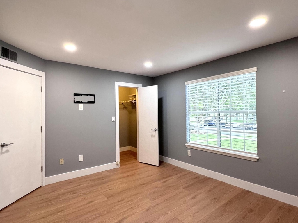 1011 Crystal Way - Photo 8