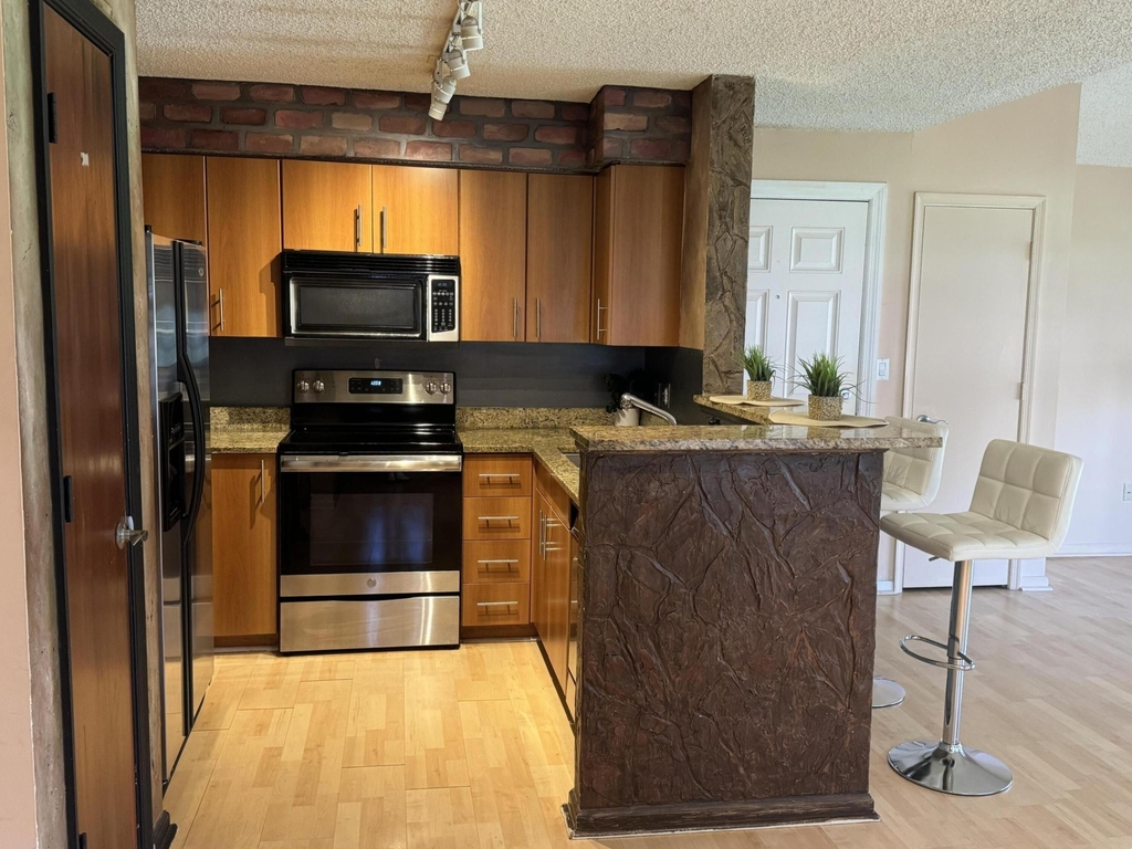 1011 Crystal Way - Photo 4
