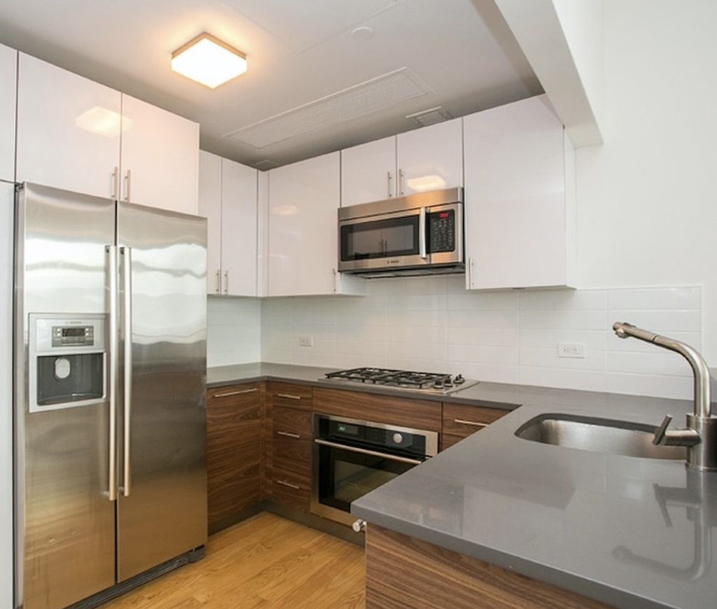 269 Kingsland Avenue - Photo 1
