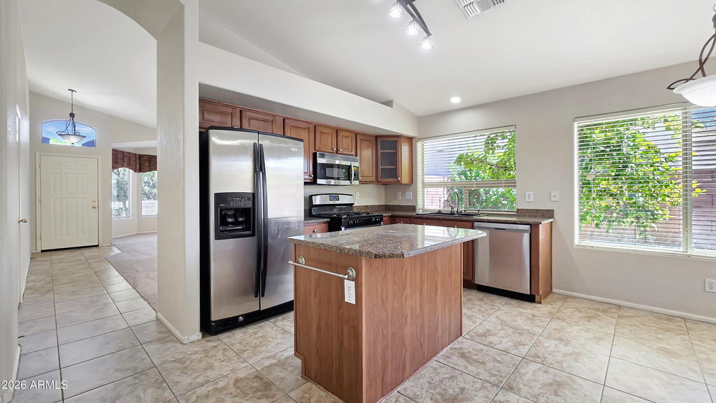 15857 W Moreland Street - Photo 8