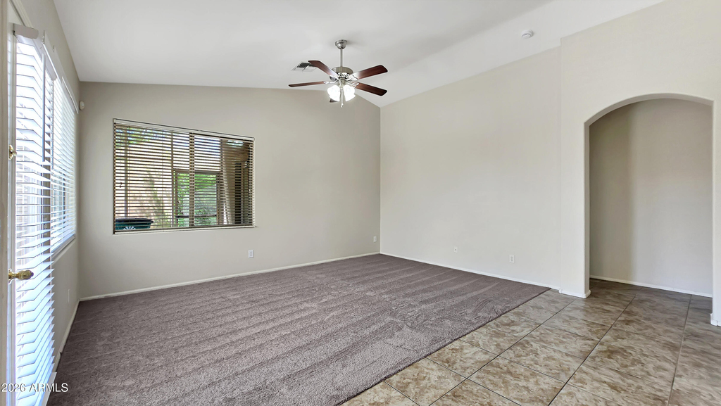 15857 W Moreland Street - Photo 11