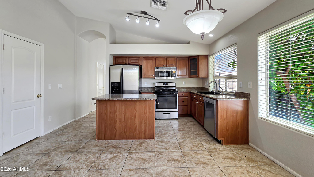 15857 W Moreland Street - Photo 9