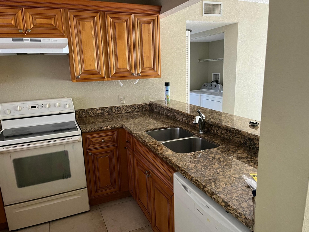 1600 Balfour Point Drive - Photo 1