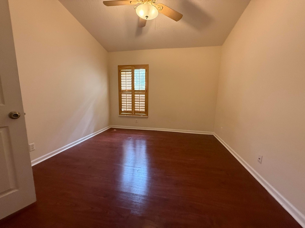 1083 Woodfield Road - Photo 13