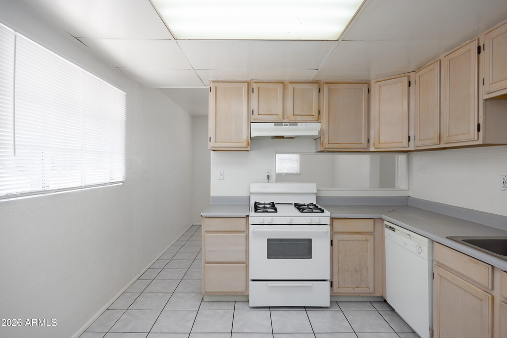 2849 W Alice Avenue - Photo 9