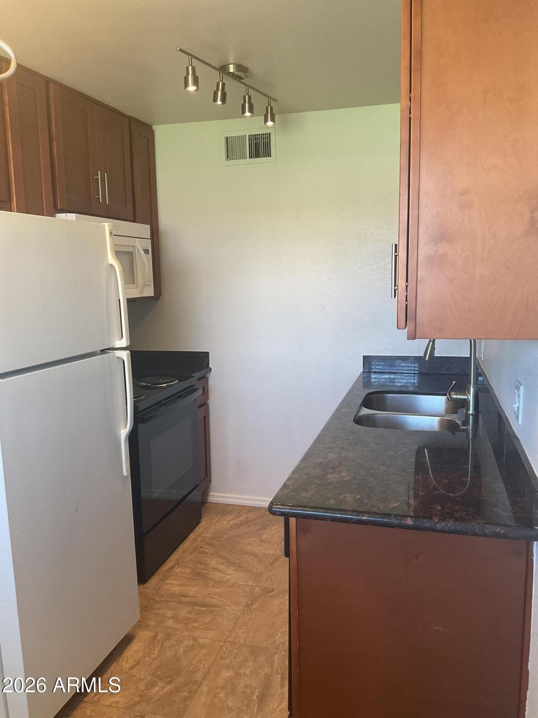 7001 E Wilshire Drive - Photo 4