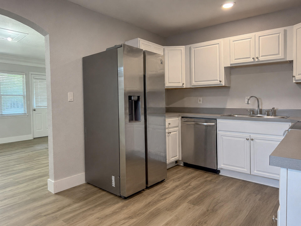 6720 Sw 17th Street Sw - Photo 1