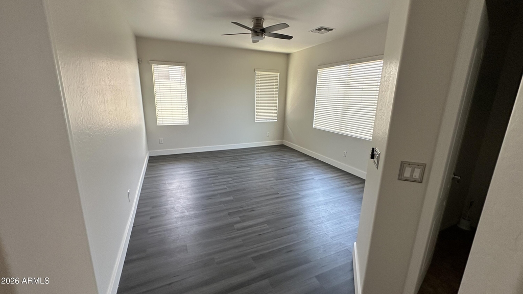 23614 W Chickasaw Street - Photo 11