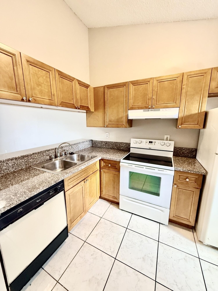 11632 Nw 23rd Court - Photo 8
