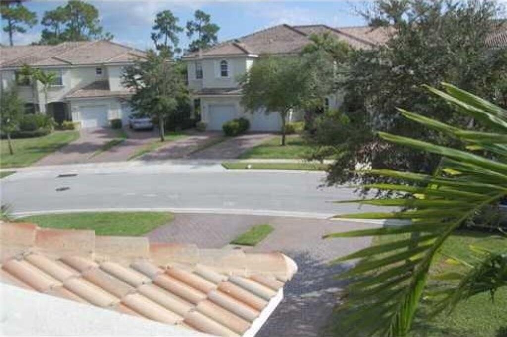 13377 Georgian Court - Photo 2