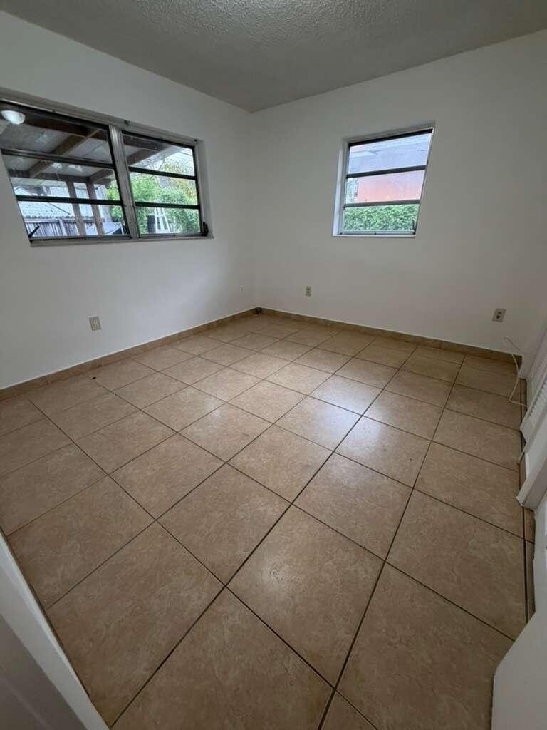 4796 E 10th Avenue - Photo 4