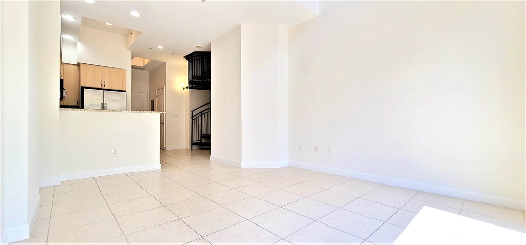 801 S Olive Avenue - Photo 3