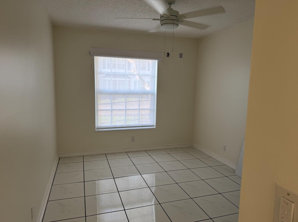 2181 Ne 67th Street - Photo 2