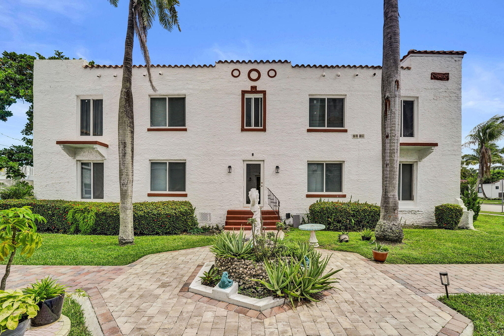 817 Tyler Street - Photo 3