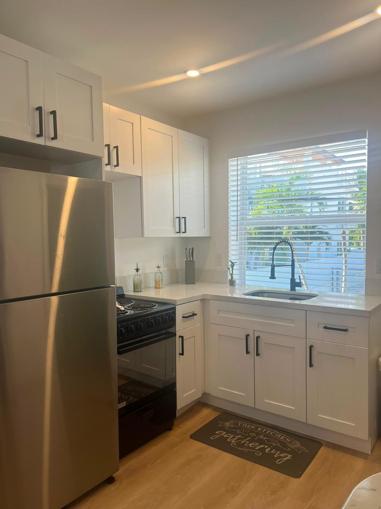 817 Tyler Street - Photo 3