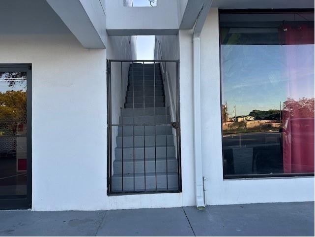1142 Ne 4th Avenue - Photo 4